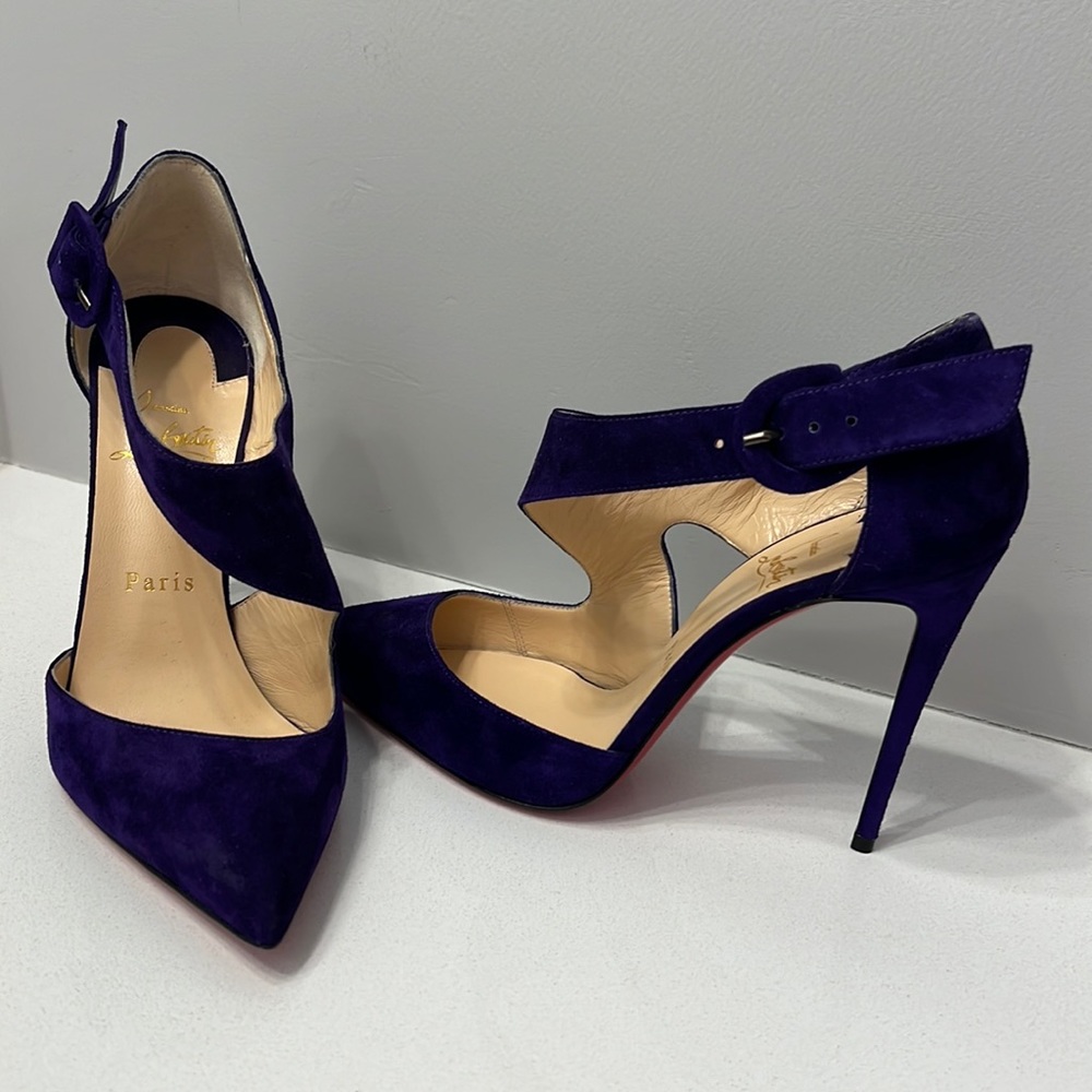 Christian Louboutin Sharpeta Suede Pumps - 100mm